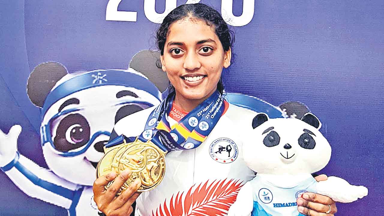 నయనశ్రీకి మూడు స్వర్ణాలు