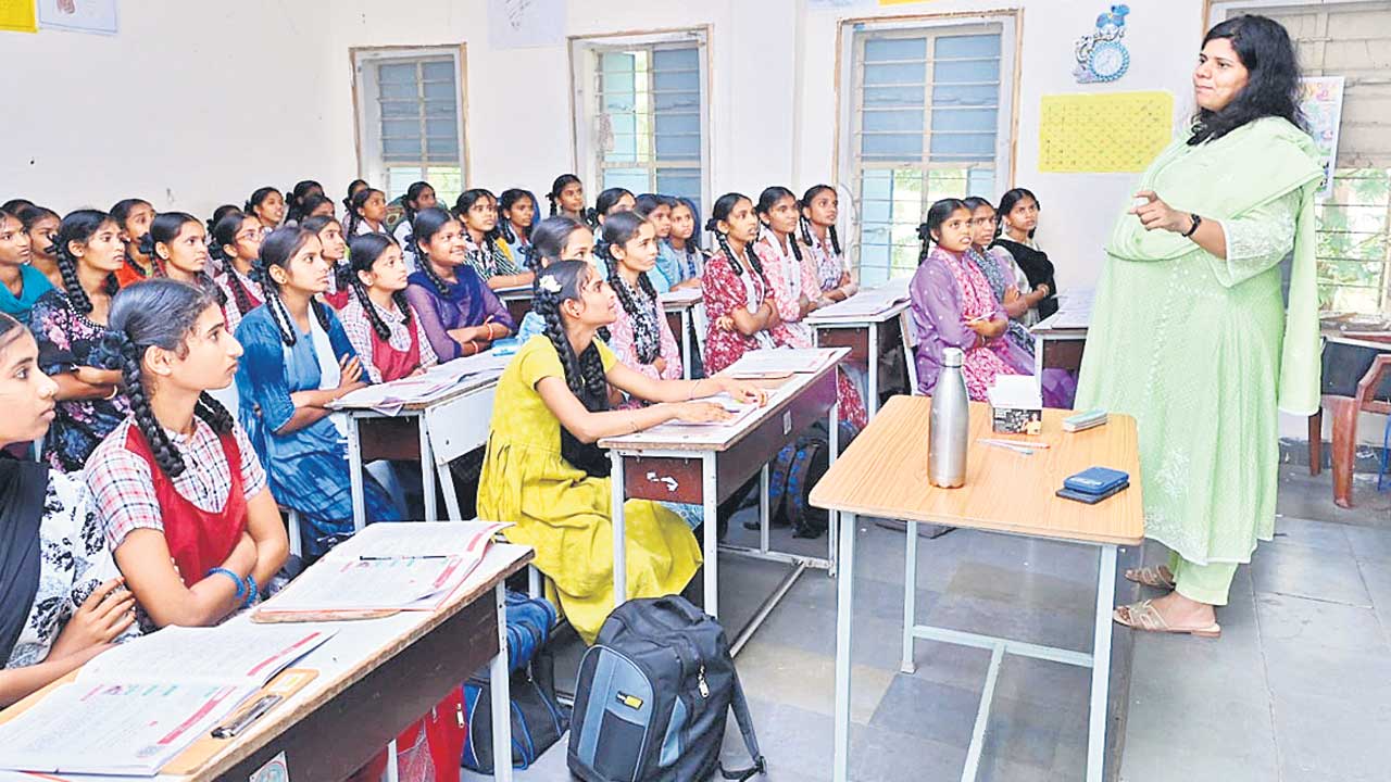 విద్యార్థులకు ఏమైనా అయితే ఎవరు బాధ్యులు?