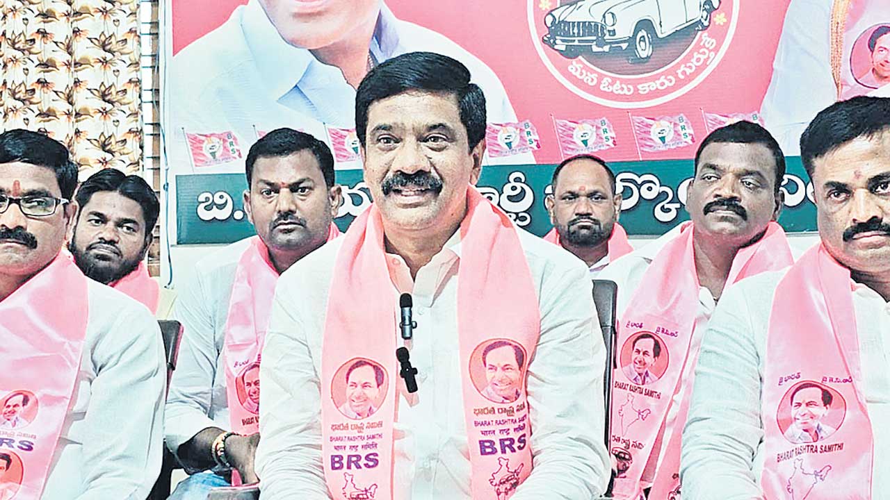 ప్రచార ఆర్భాటాలకే ప్రభుత్వం పరిమితం
