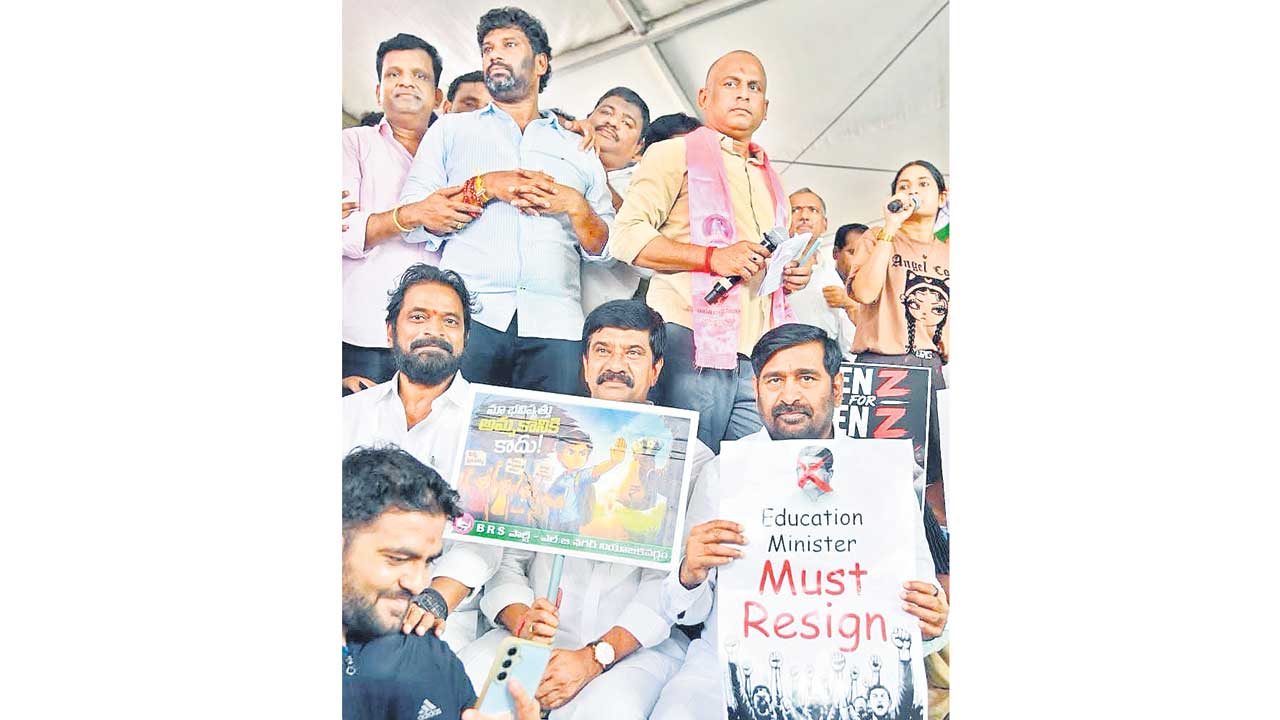 యువత పోరాటానికి దిగొచ్చిన కేంద్రం
