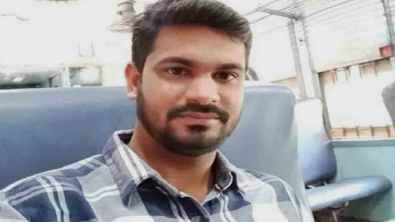 Wife Hits With Mobile, Man Dies | భర్త తలపై మొబైల్‌తో కొట్టిన భార్య.. అతడు మృతి