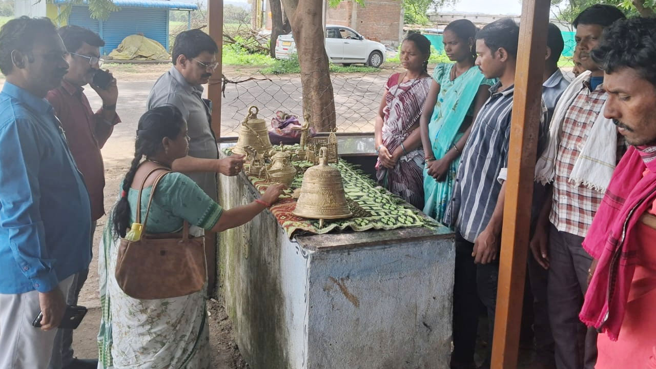Oja Handicrafts | ఓజ కళావృత్తులను బాహ్య ప్రపంచానికి పరిచయం చేయాలి : రాష్ట్ర సెర్ప్‌ బృందం