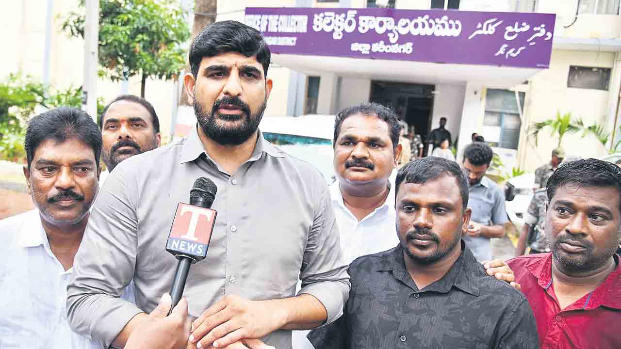 నాపై కోపం దళితులపై చూపొద్దు.. కరీంనగర్‌ కలెక్టర్‌కు వినతి