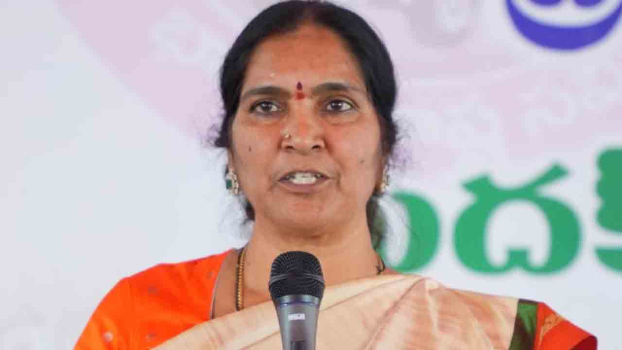 Padma Devender Reddy | విద్యార్థులపై లాఠీచార్జ్‌ దారుణం.. ప్రశ్నించే గొంతుకలను అణచివేయొద్దు : పద్మా దేవేందర్‌రెడ్డి