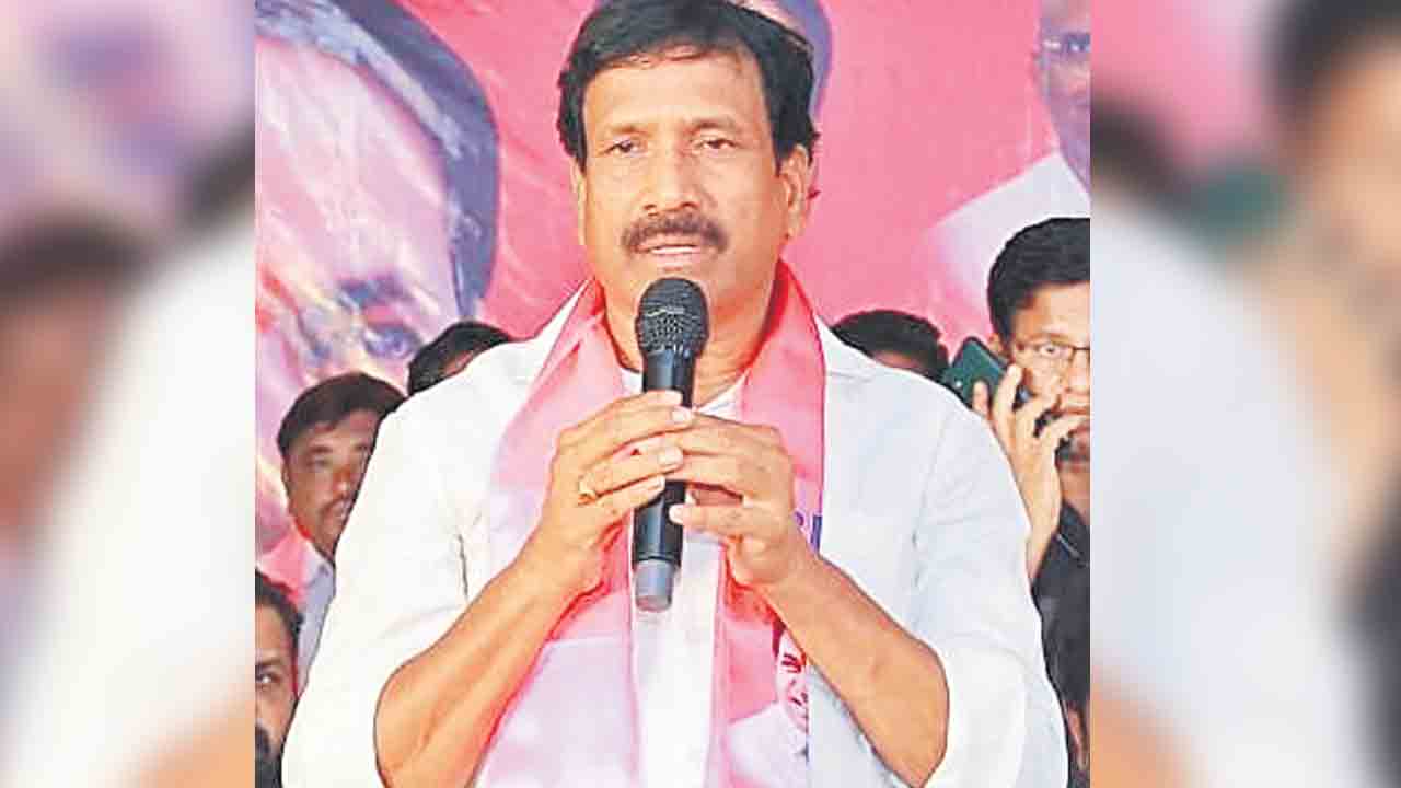 సీఎంపై కేసు నమోదుచేయాలి