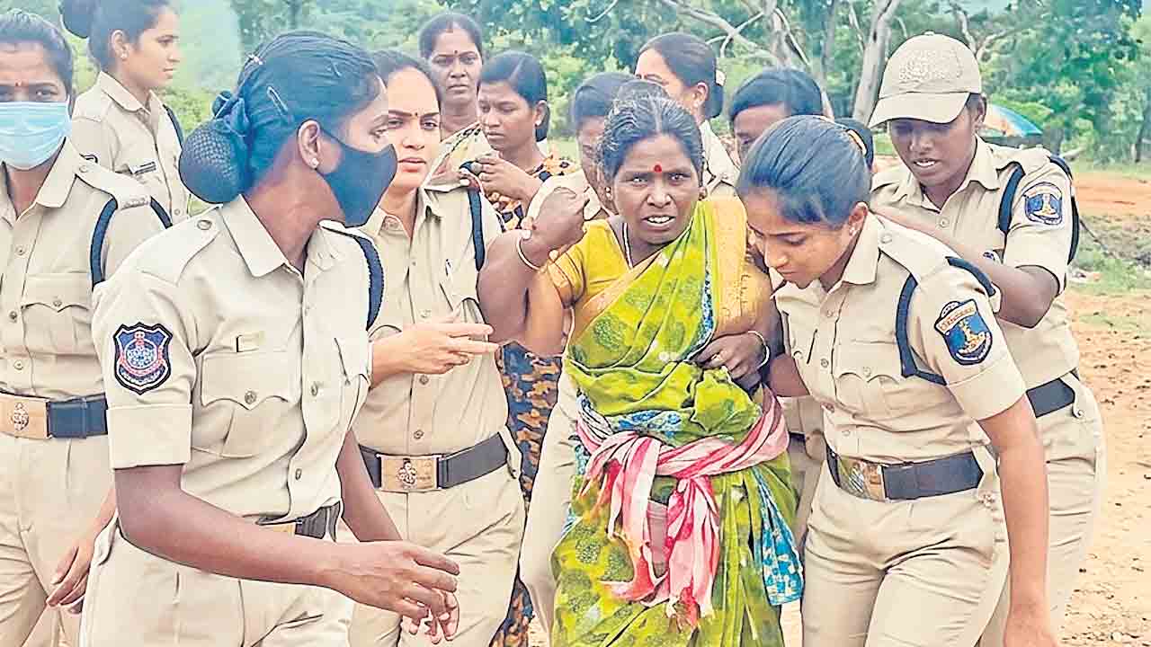 Police, Woman 12