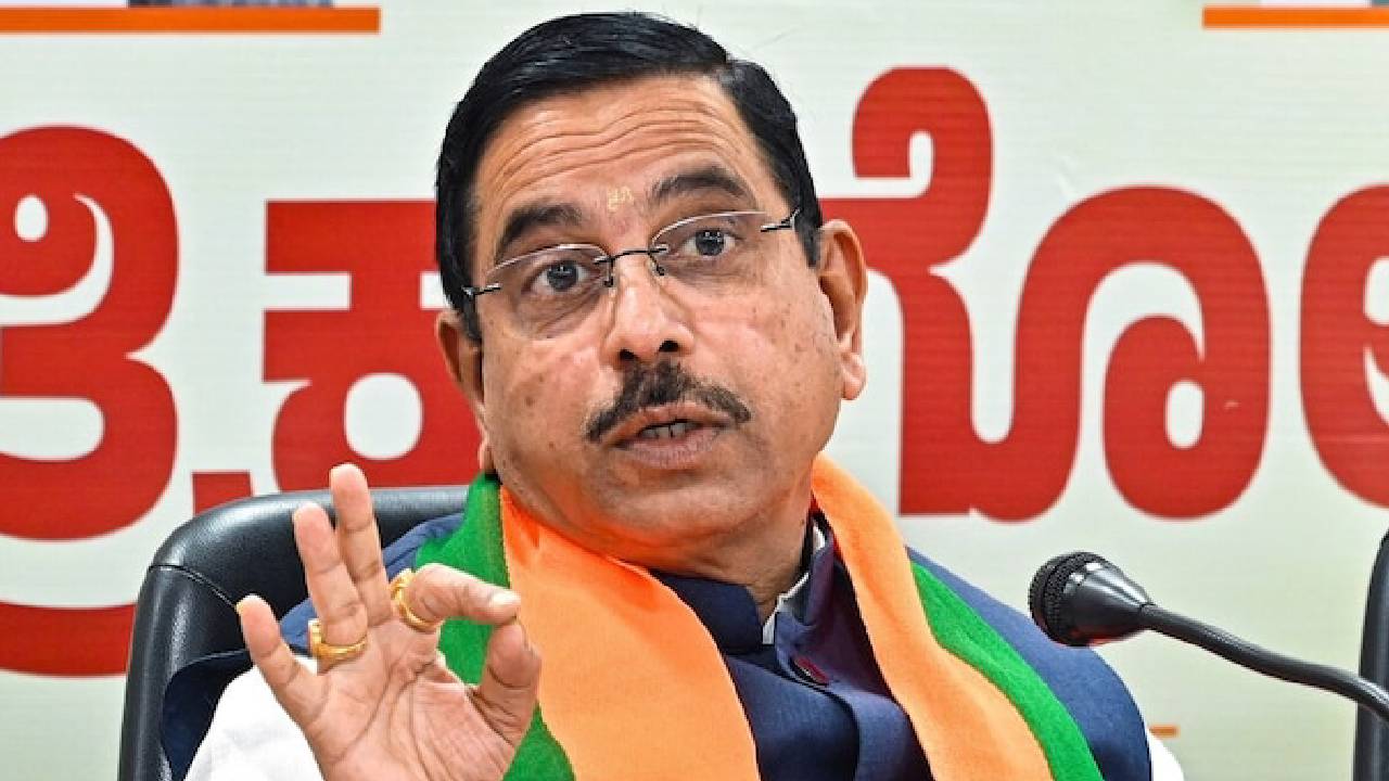Pralhad Joshi | ధ‌ర్మేంద్ర రాజీనామాకు రాష్ట్ర‌ప‌తి ఆమోదం.. విద్యాశాఖ మంత్రిగా ప్ర‌హ్లాద్ జోషికి అద‌న‌పు బాధ్య‌త‌లు