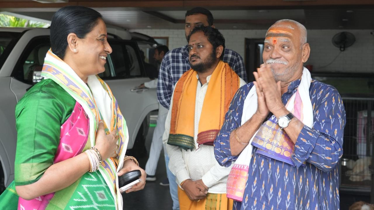 Temple Priests | ధూప, దీప, నైవేద్య అర్చకుల సమస్యలు పరిష్కరించాలి