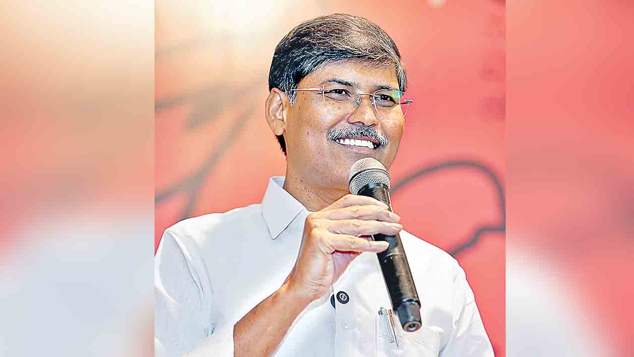 విద్యాశాఖ సమస్యలు ఎవరికి చెప్పుకోవాలి