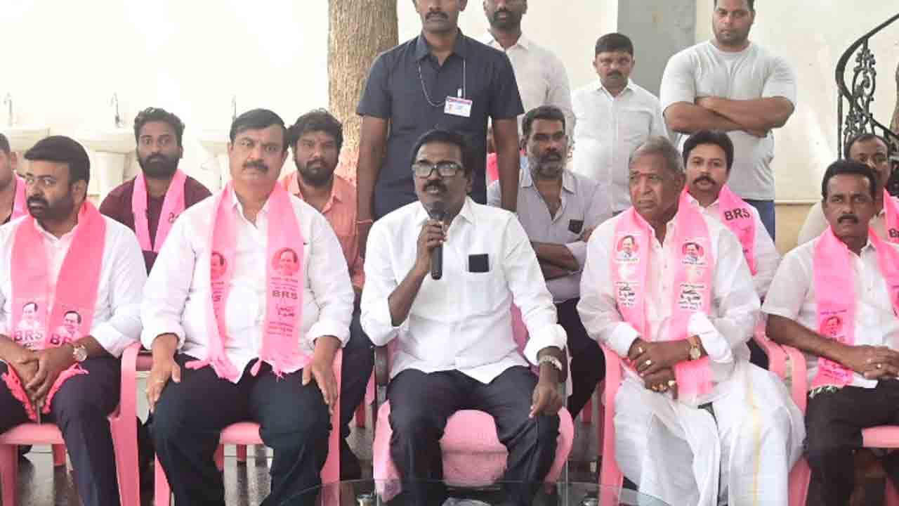 వారు చేసిన అభివృద్ధేది?