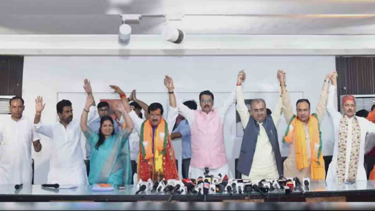 RJD Spokesperson Joins BJP | బీజేపీలో చేరిన ఆర్జేడీ అధికార ప్రతినిధి..   పార్టీలో ఉక్కిరిబిక్కిరైనట్లు ఆరోపణ