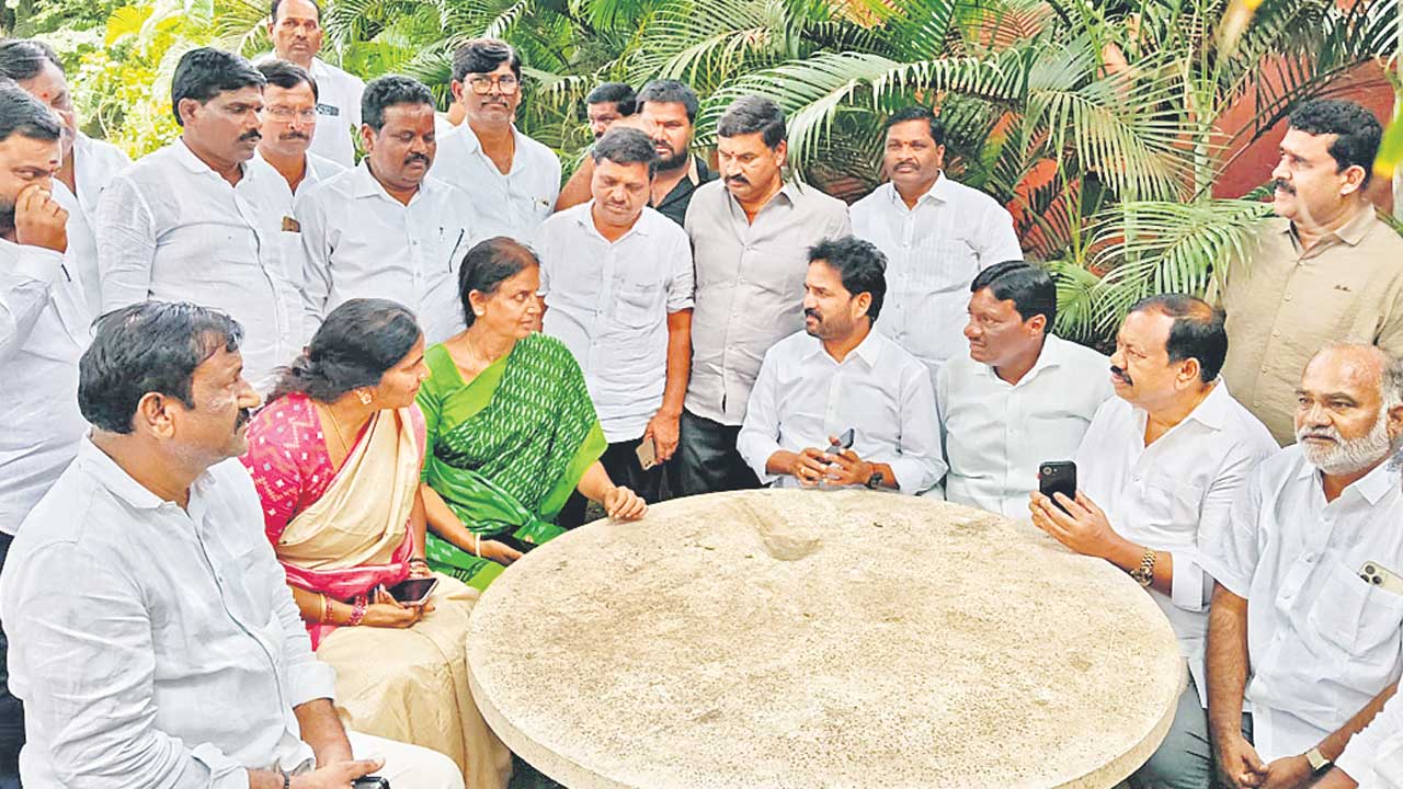 బీఆర్‌ఎస్‌ నేతల అరెస్టు
