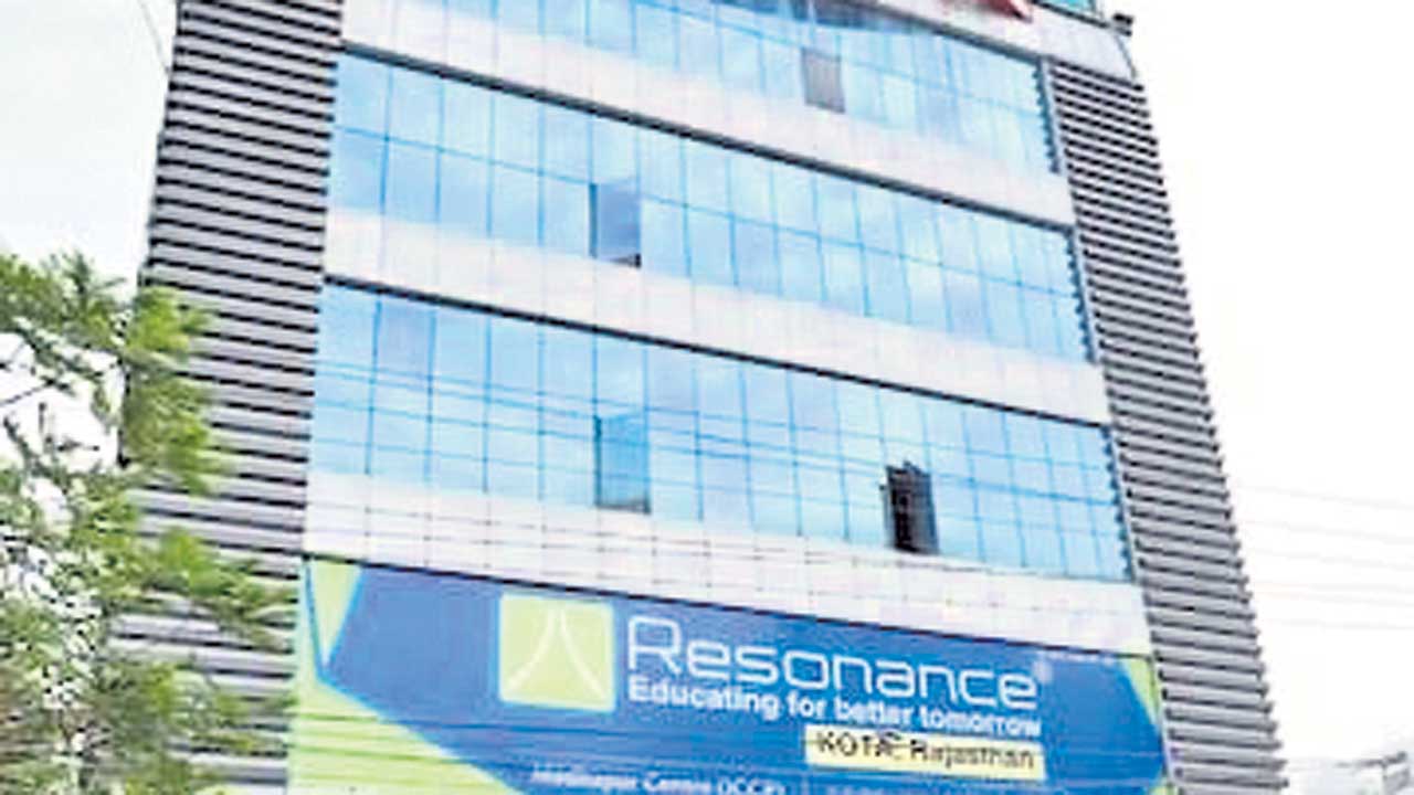 రెసోనెన్స్‌ హాస్టల్‌లో కలుషితాహారం