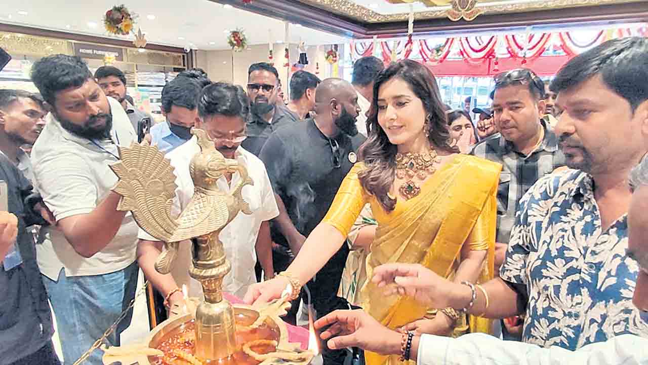 ఆర్సీపురంలో మాంగళ్య షాపింగ్‌ మాల్‌ ప్రారంభం