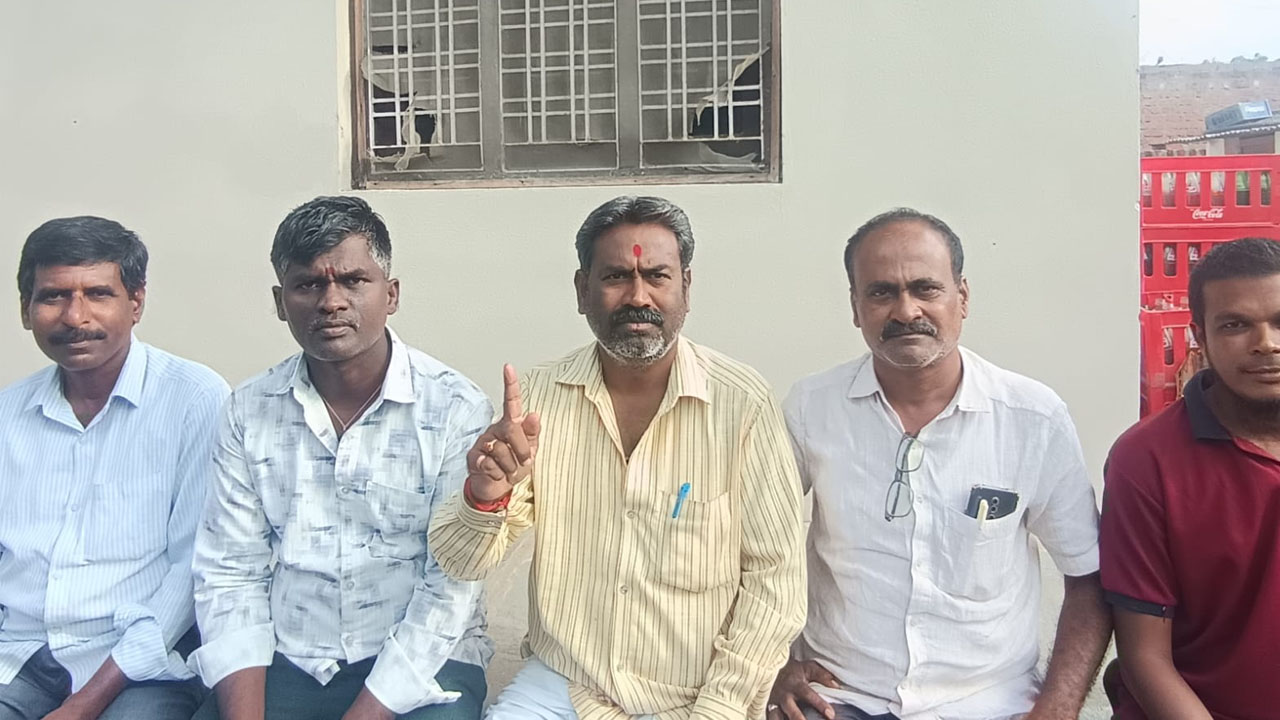 Arrest Demand | విలేకరులపై దాడి చేసిన దుండగులను అరెస్ట్ చేయాలి