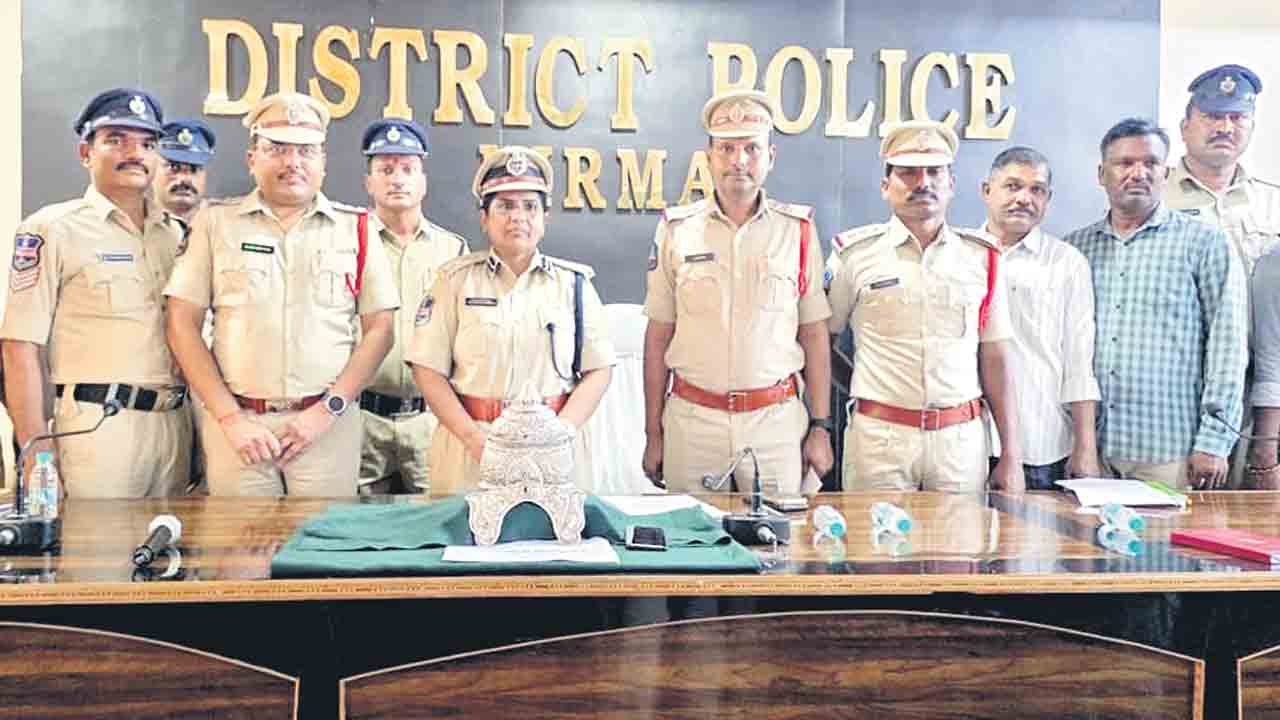 బాసర ఆలయ కేసును ఛేదించిన పోలీసులు
