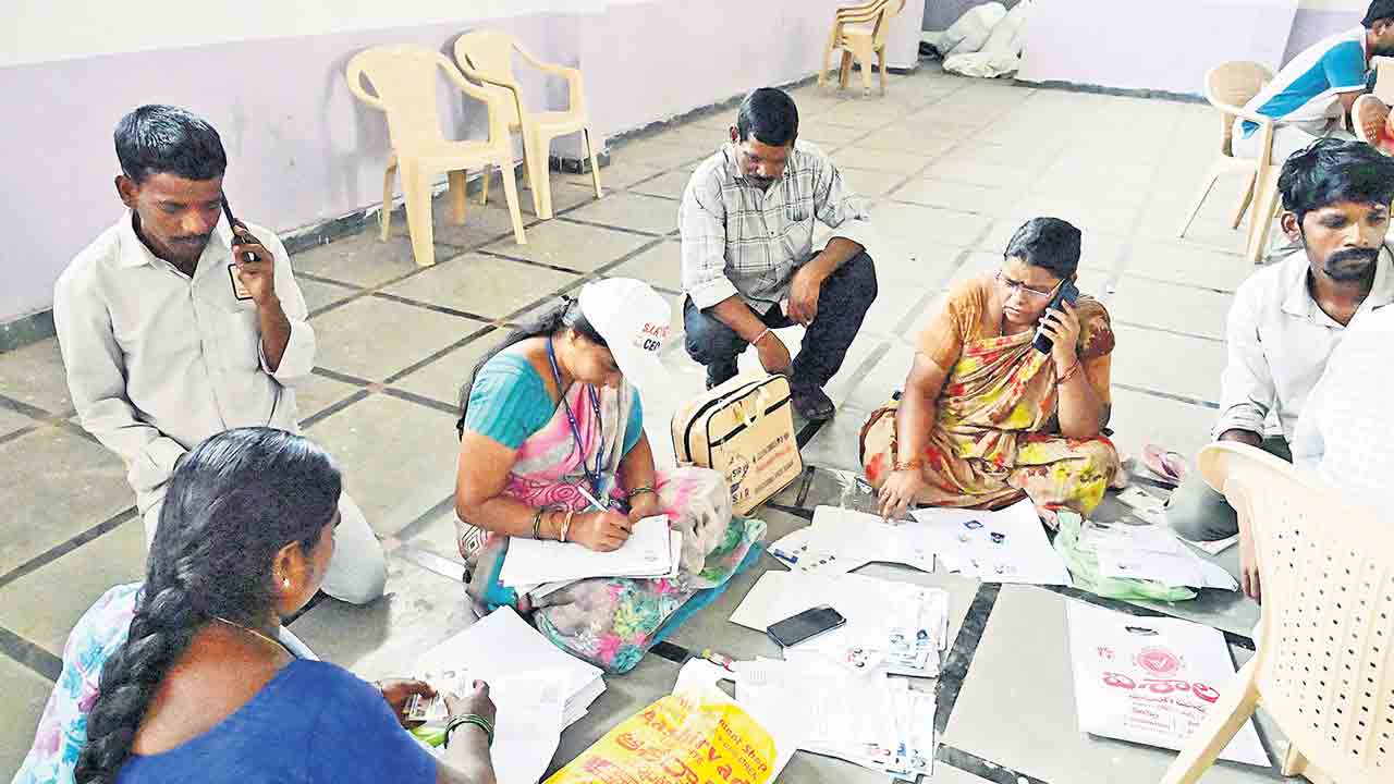 ఓటరు సవరణలో సందేహాలు తీర్చండి