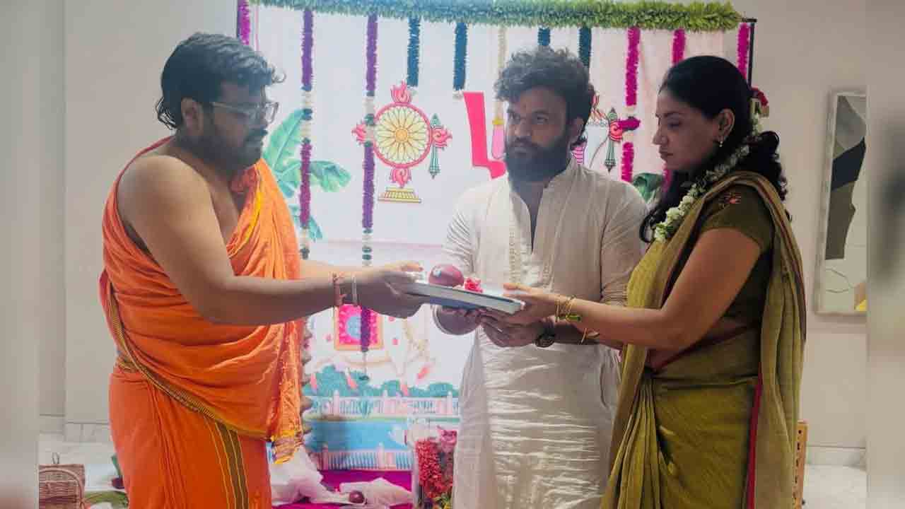Sailesh Kolanu | దర్శకుడి నుంచి రచయితగా.. సరికొత్త అధ్యాయాన్ని ప్రారంభించిన శైలేష్ కొలను!