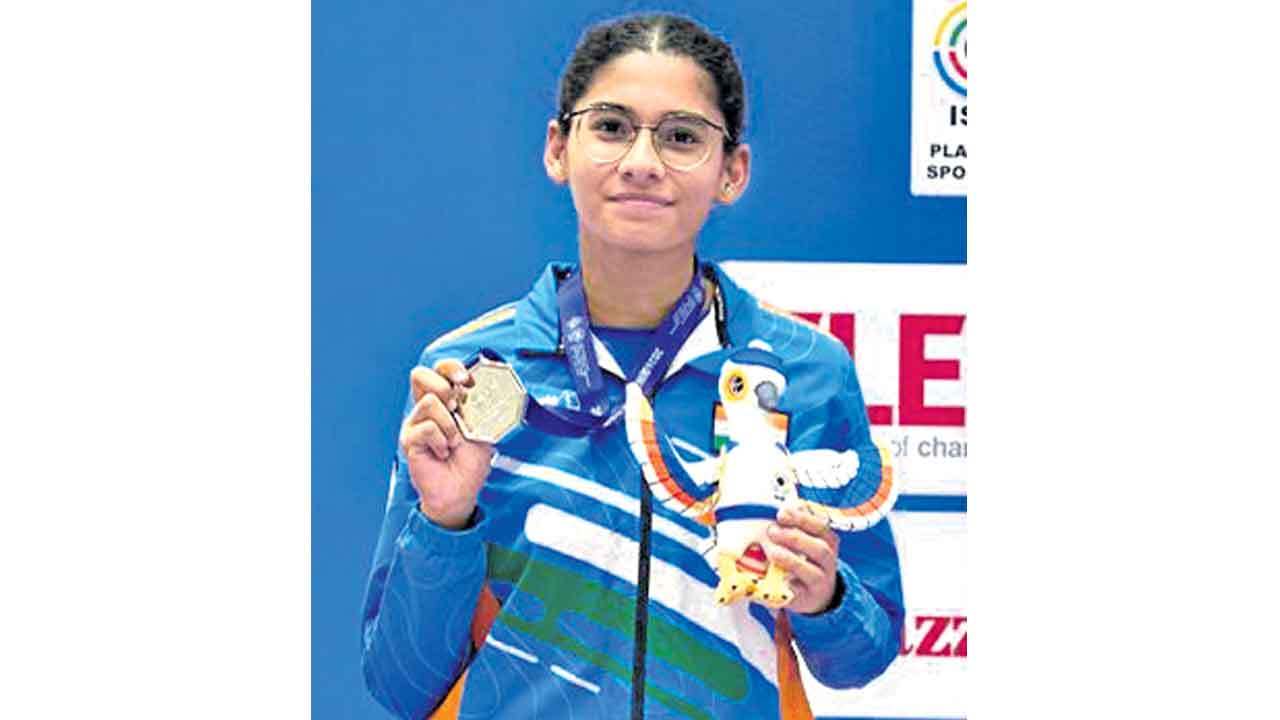 సైన్యమ్‌ విజ్‌కు రజతం