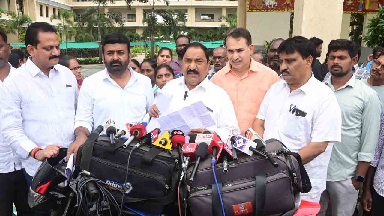 ‘ప్రీ ప్రైమరీ’ నియామకాలపై విచారణ జరపండి
