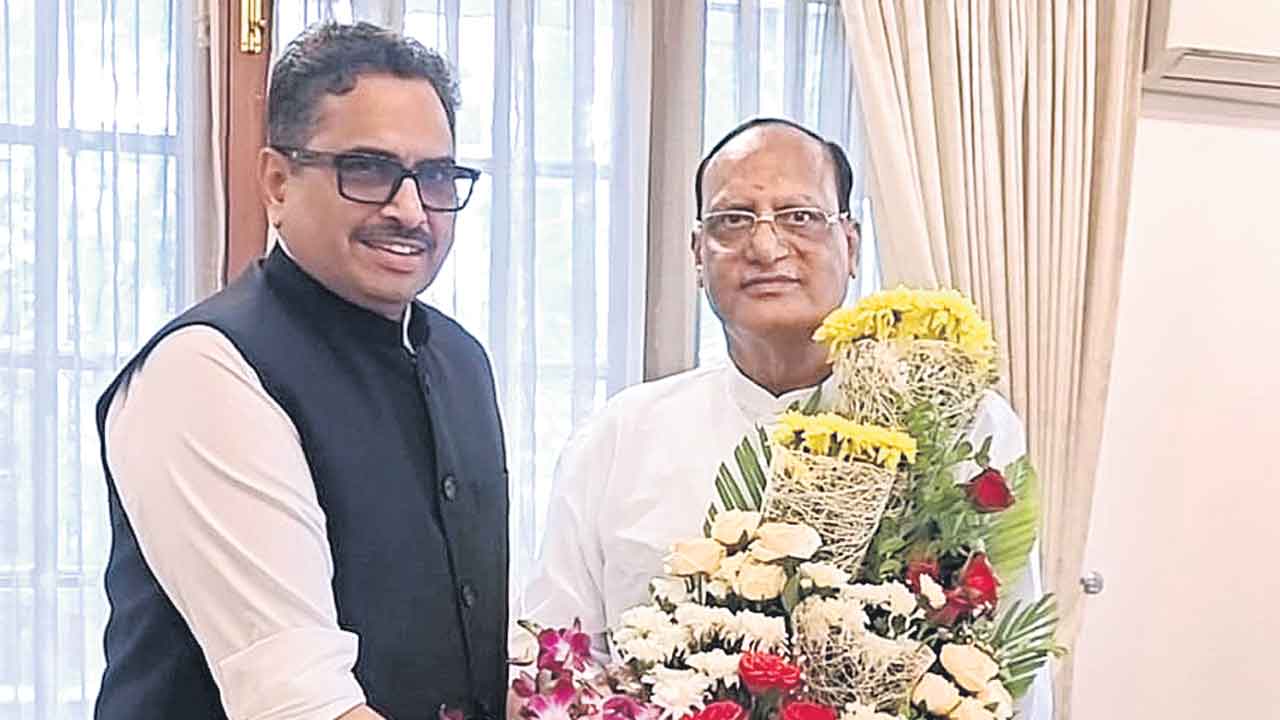 మండలి చైర్మన్‌, స్పీకర్‌ను కలిసిన కొత్త సీఎస్‌