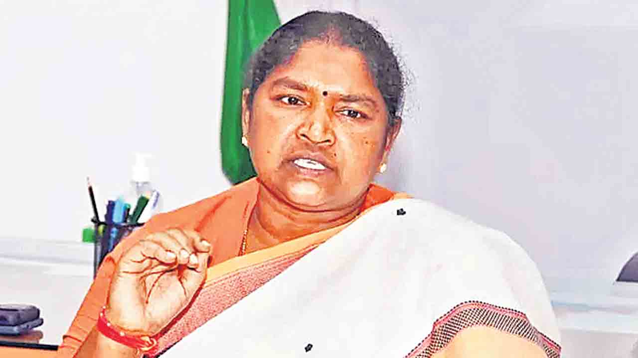 అంగన్‌వాడీల్లో బ్రేక్‌ఫాస్ట్‌ స్కీమ్‌ అమలు చేయాలి.. సీతక్క
