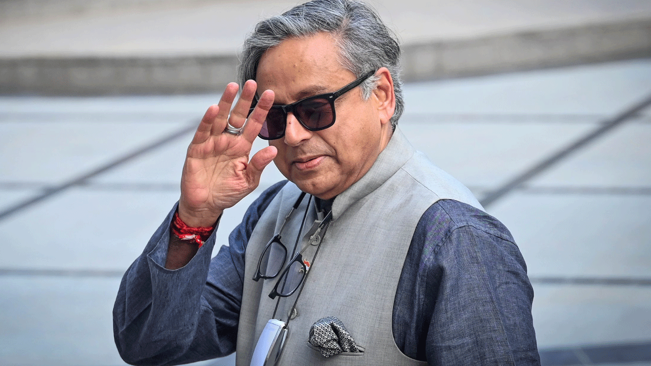 Shashi Tharoor | హోట‌ల్ లిఫ్టులో చిక్కుకున్న ఎంపీ శ‌శిథ‌రూర్‌.. ఎక్స్‌లో స్పంద‌న‌..!