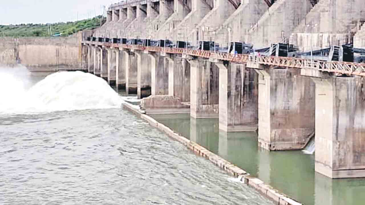 సింగూరు నుంచి తాగునీరు విడుదల