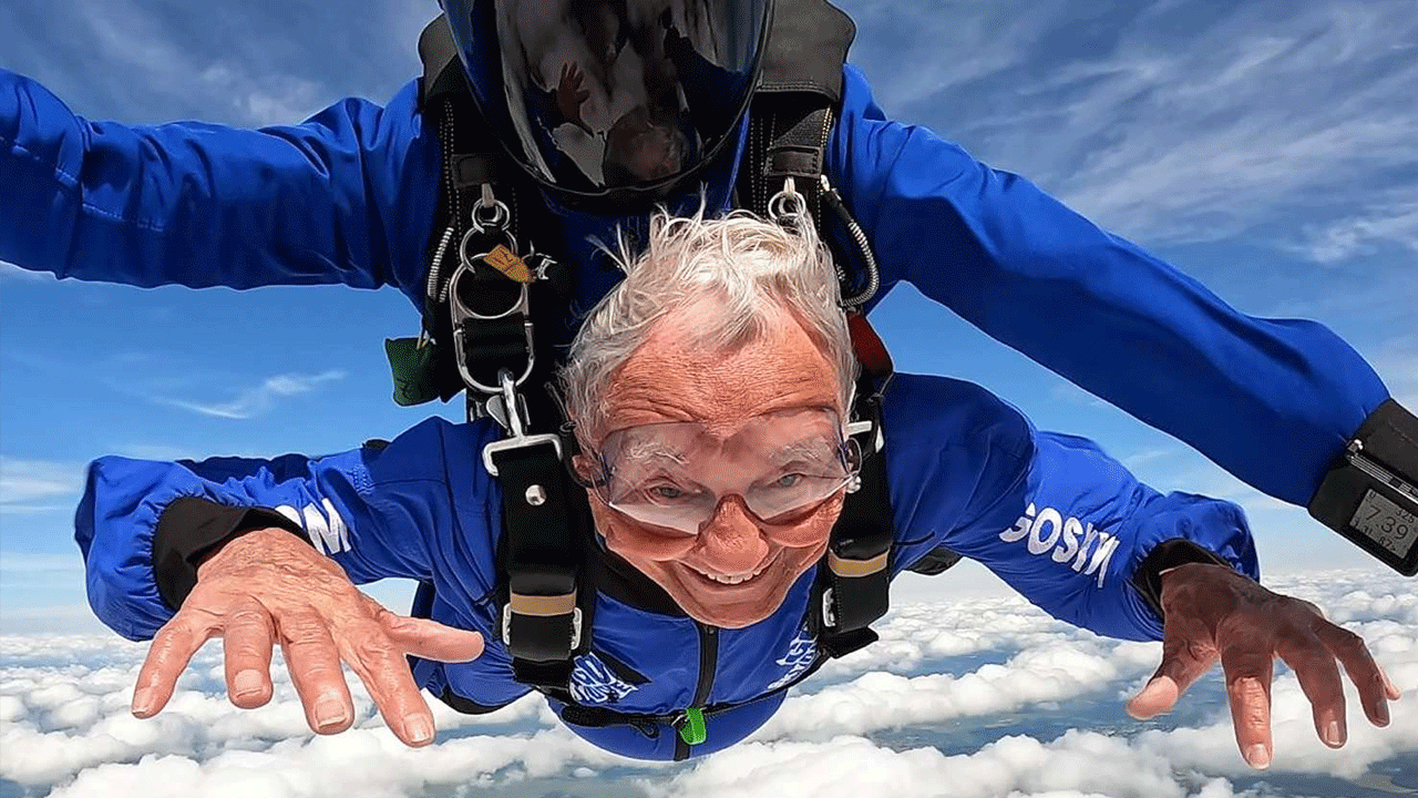 Skydive | సేవా కార్య‌క్ర‌మం కోసం వృద్ధుడి సాహ‌సం.. 91 ఏళ్ల వ‌య‌స్సులో స్కై డైవింగ్