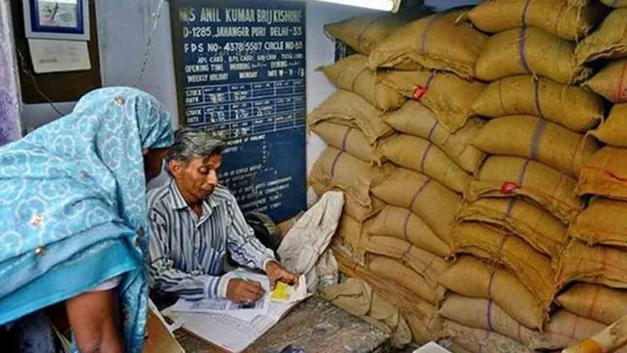 Smart Ration Cards | స్మార్ట్‌ రేషన్‌ కార్డులను ప్రవేశ పెట్టనున్న ఢిల్లీ