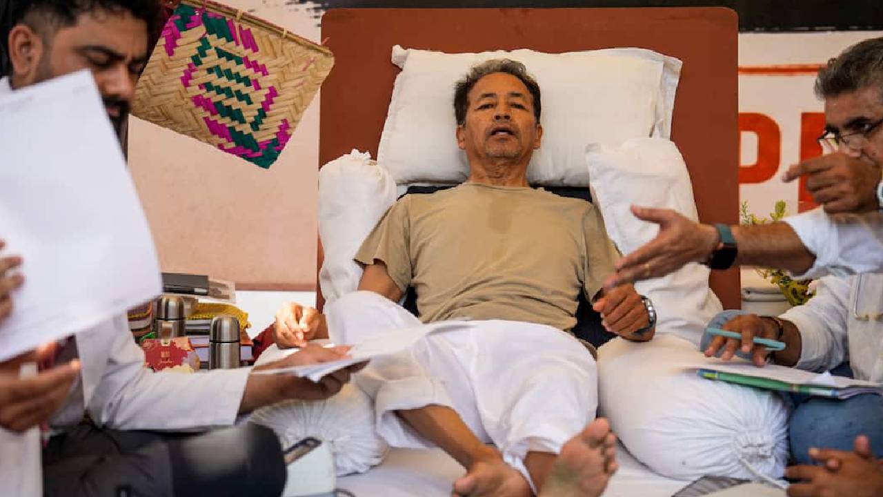 Sonam Wangchuk | సీజేపీ ఉద్య‌మ‌కారుల‌పై పోలీసుల దాడులు.. నిరాహార దీక్ష కొన‌సాగిస్తున్న వాంగ్‌చుక్
