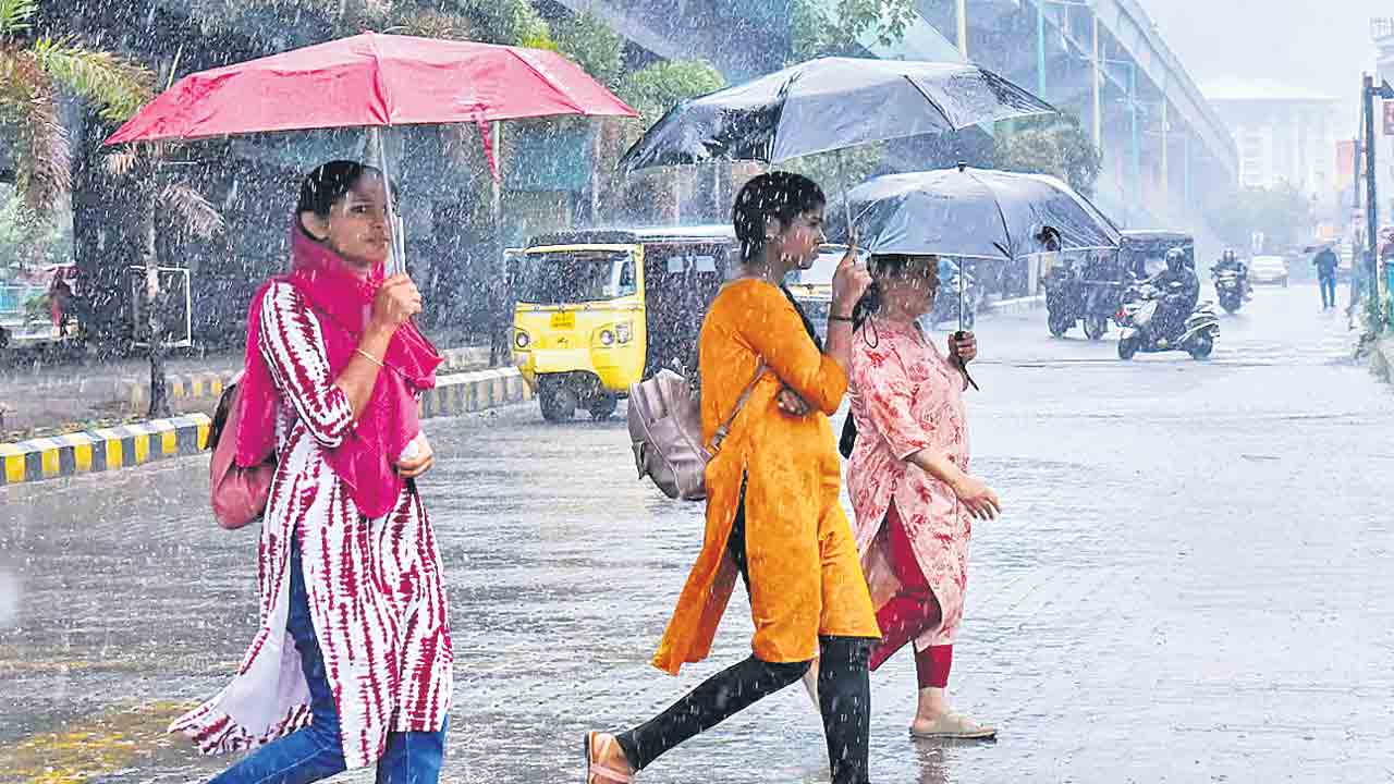 Southwest Monsoon | బంగాళాఖాతంలో అల్పపీడనం.. పుంజుకోనున్న రుతుపవనాలు
