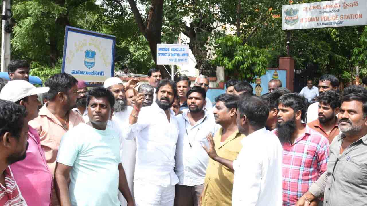 Srinivas Goud | ఆటో డ్రైవర్లను ఇబ్బందులకు గురి చేయవద్దు.. అధికారులతో మాజీ మంత్రి శ్రీనివాస్‌ గౌడ్‌