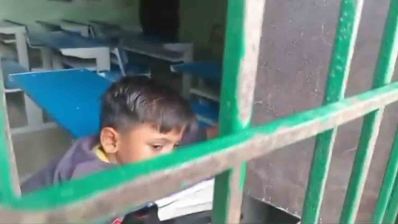 Student locked in classroom | స్టూడెంట్‌ ఉన్న క్లాస్‌రూమ్‌కు లాక్.. టీచర్‌ సస్పెండ్‌