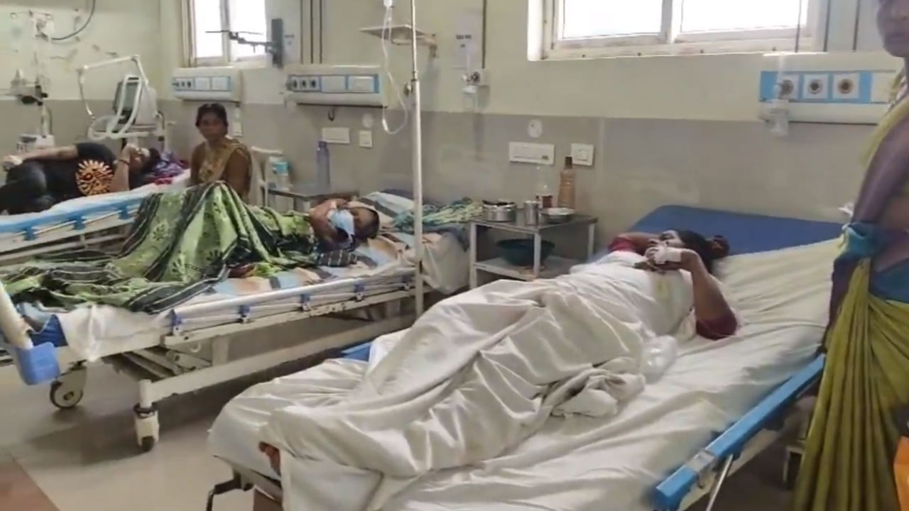 Food Poison | ప్రభుత్వ నర్సింగ్ కాలేజీ హాస్టల్‌లో ఫుడ్ పాయిజన్..13 మంది విద్యార్థినులకు అస్వస్థత