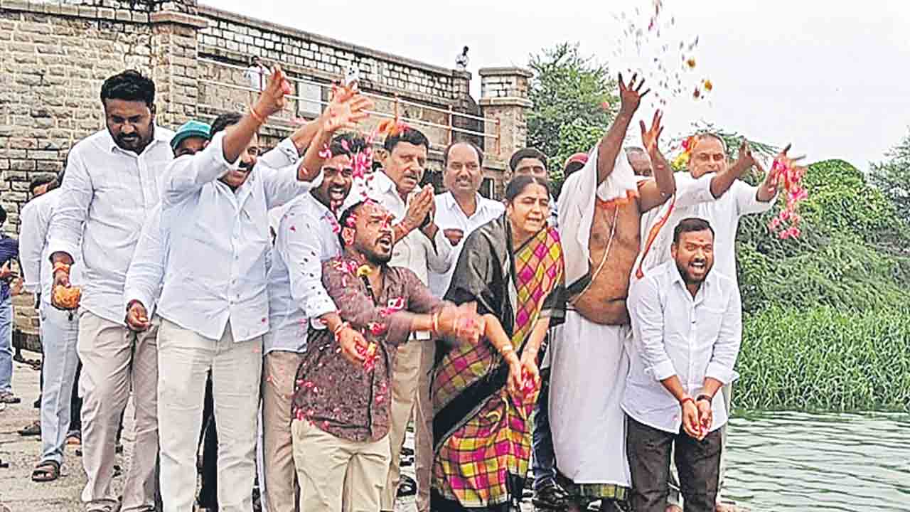 రైతులను అప్రమత్తం చేయడంలో సర్కార్‌ విఫలం