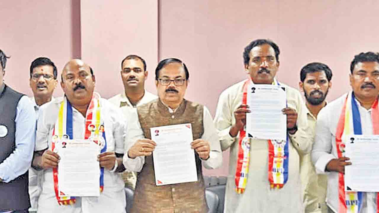 ప్రతి కులానికీ యూనిక్‌ కోడ్‌ కేటాయించాలి
