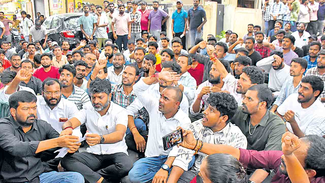 గర్జించిన నిరుద్యోగులు