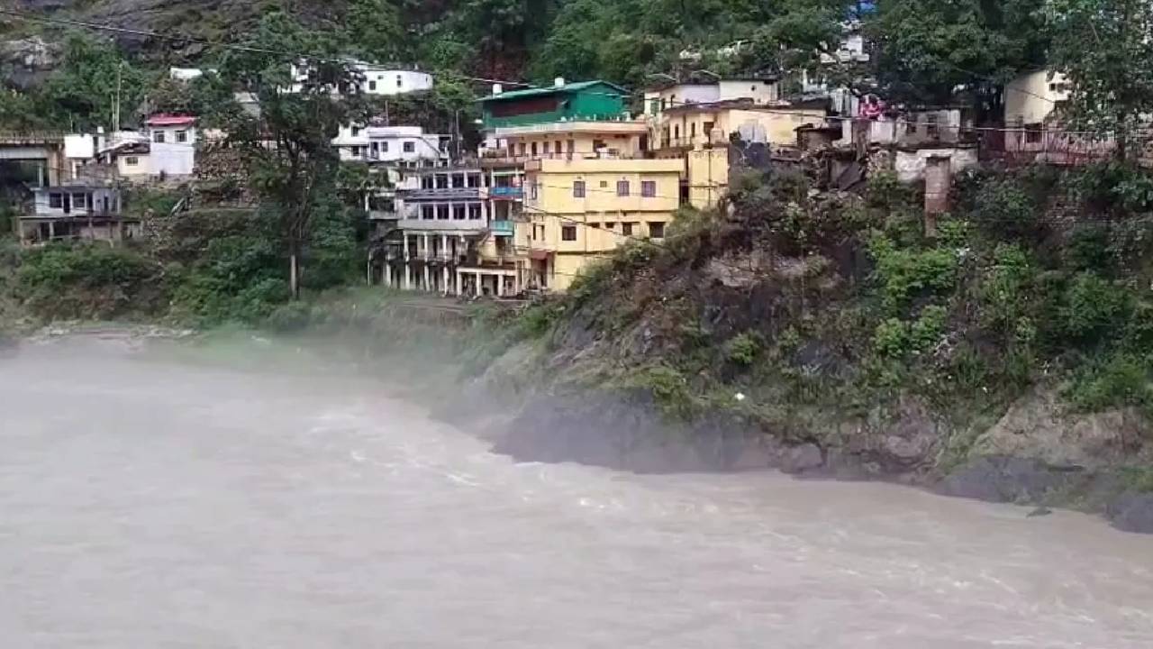 Uttarakhand | ఉత్తరాఖండ్‌కు ఆరెంజ్ అలర్ట్.. కొండచరియలు విరిగిపడి బద్రినాథ్ రోడ్డు బ్లాక్