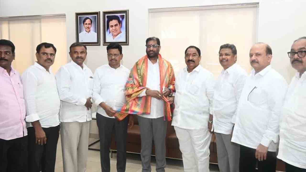 బీఆర్‌ఎస్‌ పార్లమెంటరీ పార్టీ నేతగా వద్దిరాజు రవిచంద్ర