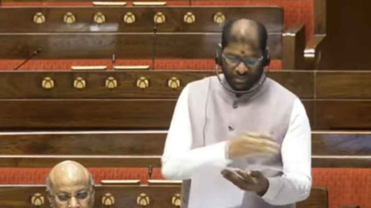 నీట్‌ బాధితులకు పరిహారం ఇవ్వాలి