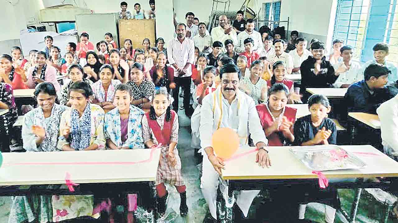 విద్యార్థుల భవిష్యత్తుతో రాజకీయాలొద్దు