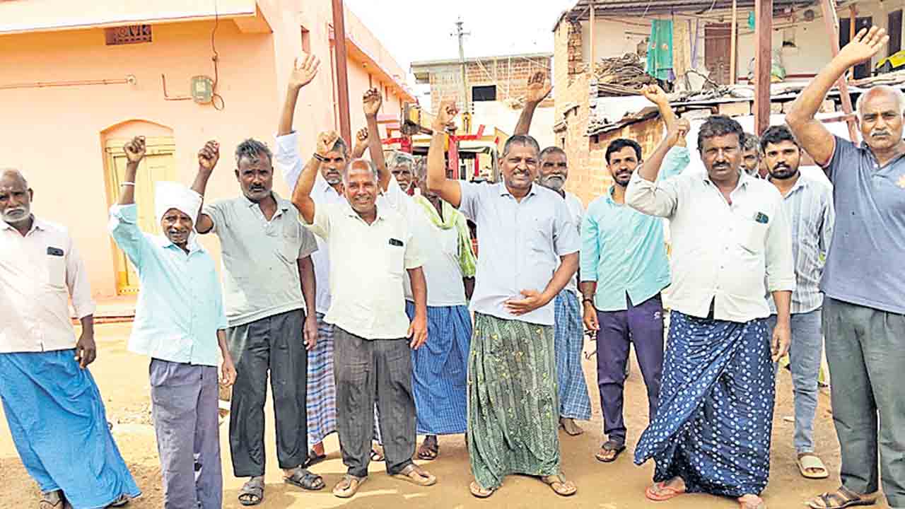 ప్రాణాలు పోయినా భూములివ్వం