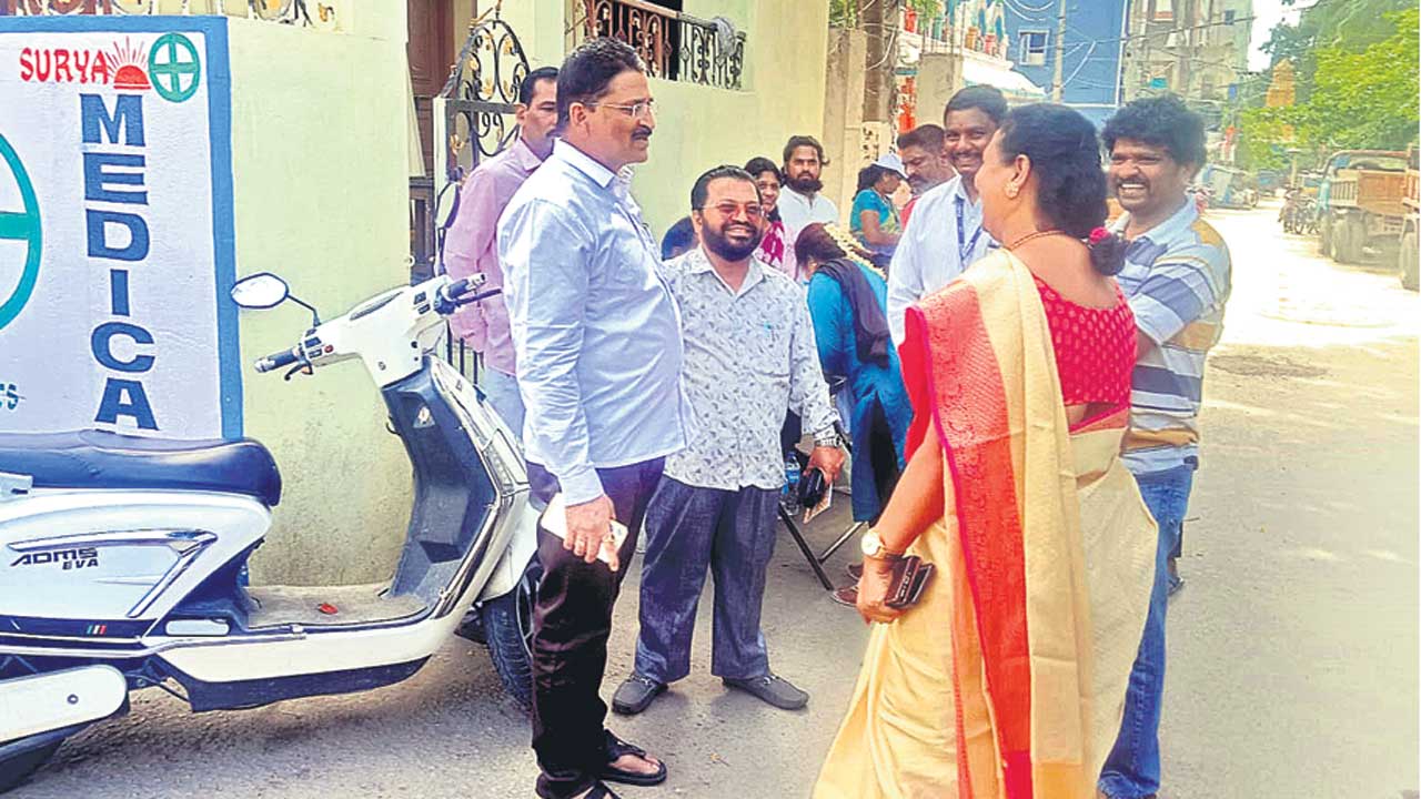 బీఎల్‌ఓలపై నిఘా