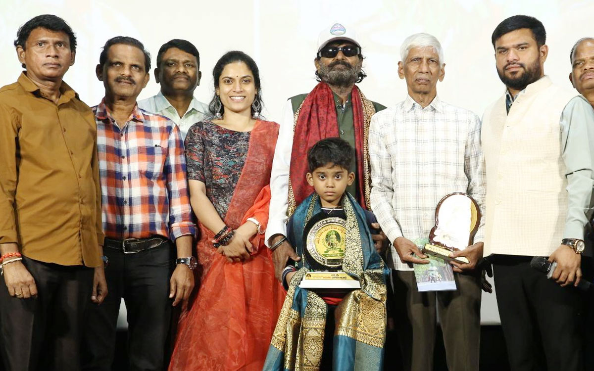 విశ్వామిత్ర చౌహాన్‌కు వనజీవి రామయ్య స్మారక పురస్కారం