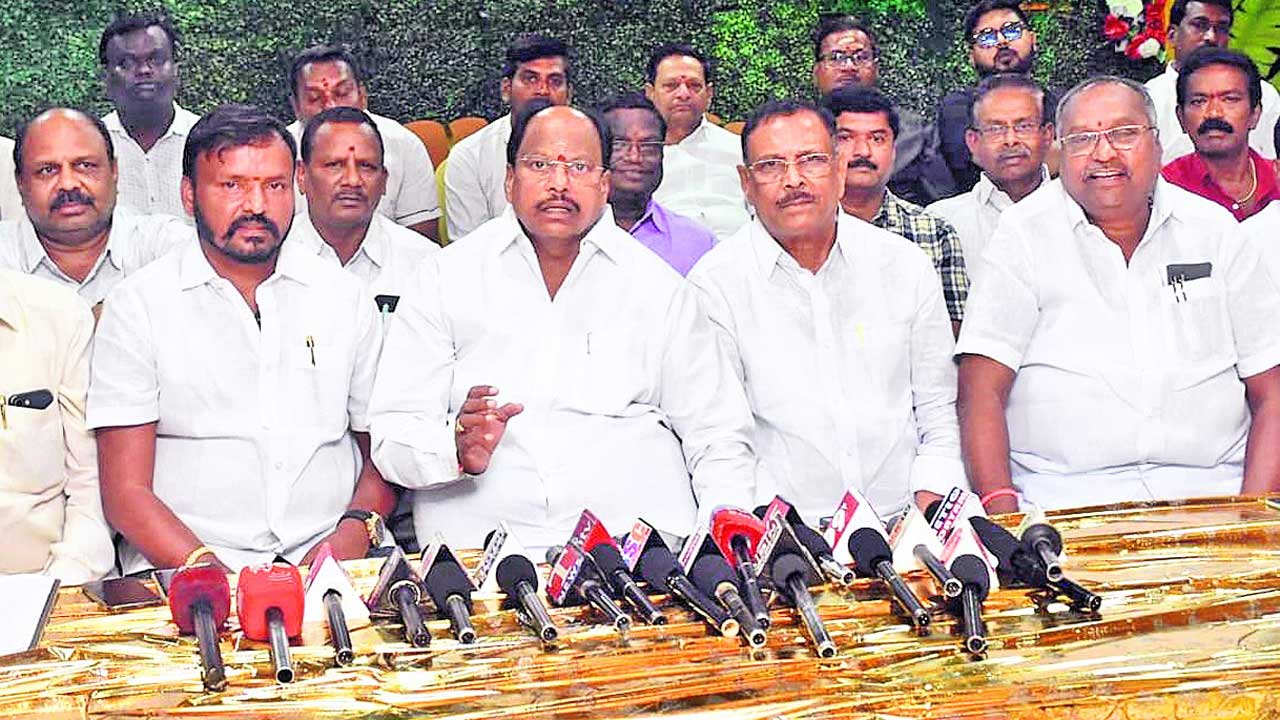 రాష్ట్ర అసోసియేషన్‌ నుంచి వైదొలుగుతున్నాం