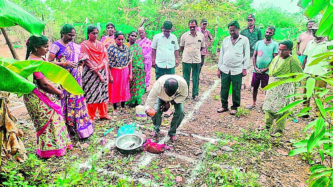 ఇందిర భవనాలకు గ్రహణం