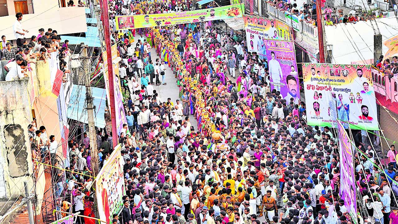 బీరన్నకు తొలి బోనం
