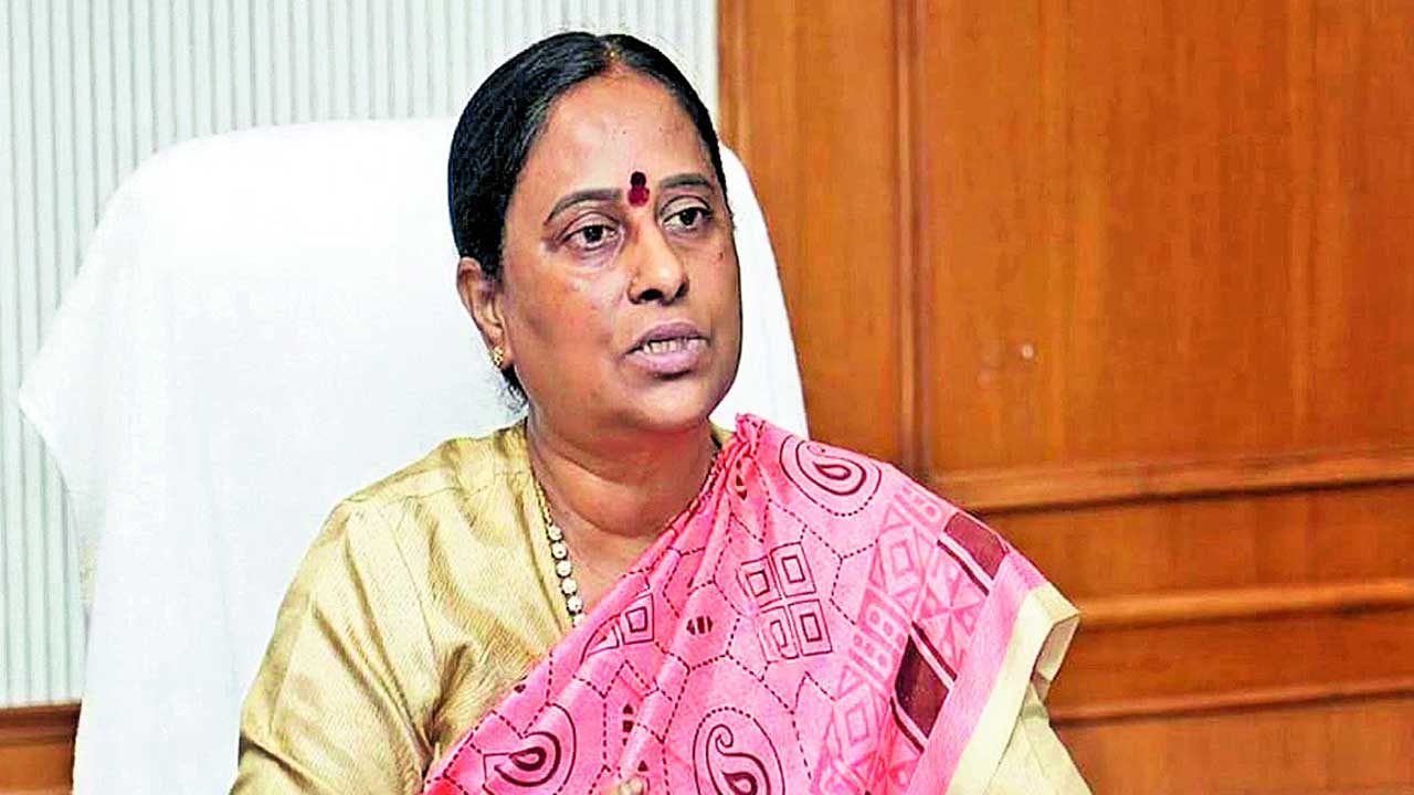 కడియంపై కొండా ఫైర్‌