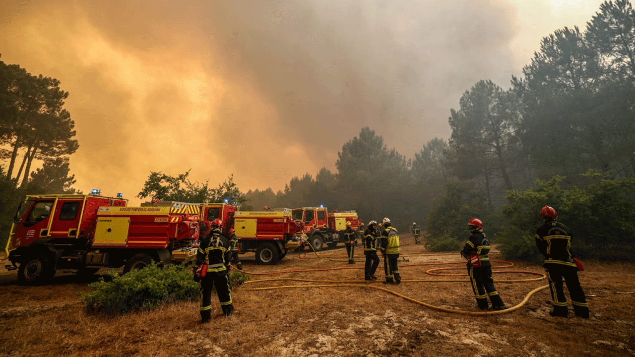 Wildfires | ఫ్రాన్స్, స్పెయిన్ స‌రిహ‌ద్దుల్లో కార్చిచ్చు విధ్వంసం.. న‌వంబ‌ర్ మొద‌టి వారంలోపు ఆర్ప‌డం సాధ్యం కాద‌ట‌..!